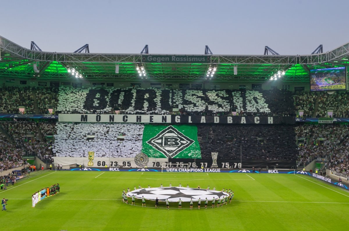 里程碑夜门兴格拉德巴赫豪取连胜；欧冠关键时刻刷纪录；媒体盛赞；年轻球员得到机会的简单介绍